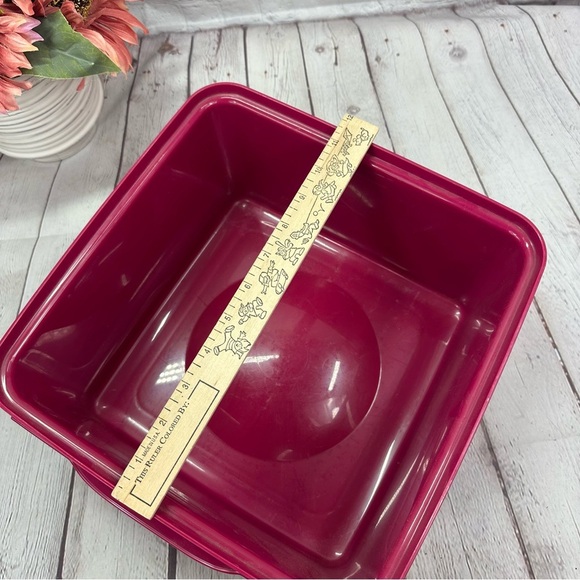 vintage tupperware 9.5 Qt carry all picnic basket Deep Pink Storage Bin no lid - Picture 9 of 10